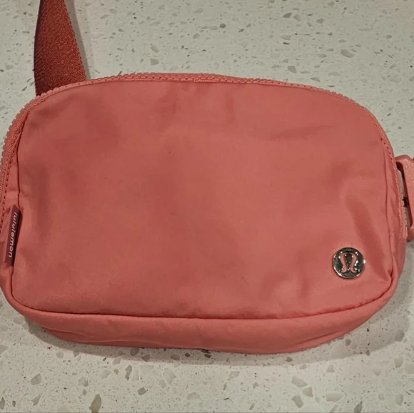Lululemon Pink Crossbody Bag with Signature Silver Tone Lululemon Logo - Picture 3 of 9
